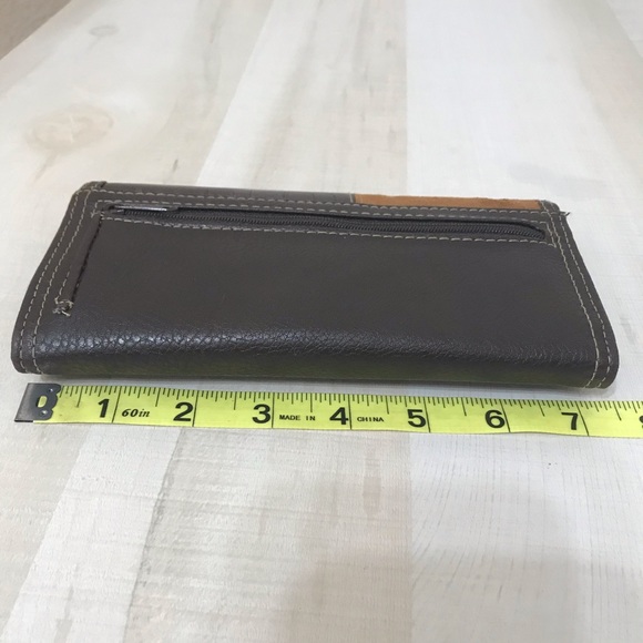 🌼 3/ $18 🌼 Vinyl Wallett Mixed Leopard Print - Picture 5 of 7